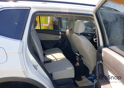 2020 Volkswagen Tiguan 2.0T Se/2.0T Se R-Line Black/2.0T Sel z USA, uszkodzony, nr VIN 3VV2B7AX5LM062536